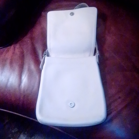 White Coach cross body bag with dust bag small. Purse. - Picture 5 of 7